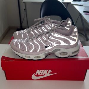 💕💕💕Air max plus light pink (violet) size 8